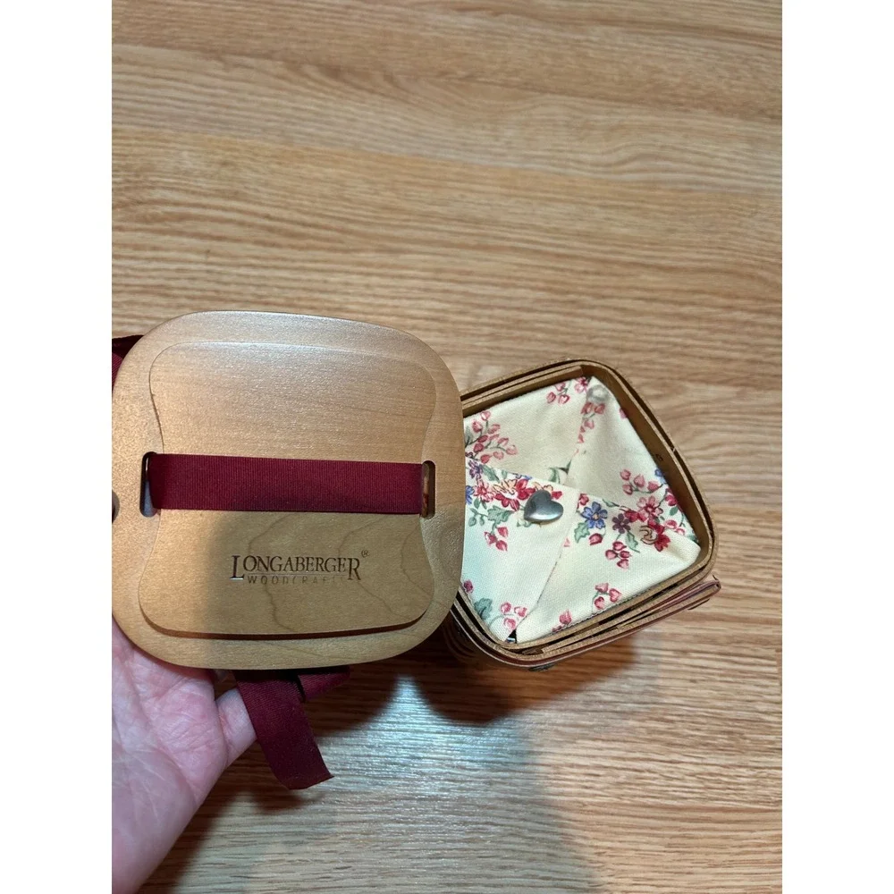 Longaberger 2002 Handwoven Square Basket Wood Lid Liner Protector Heart Charm
